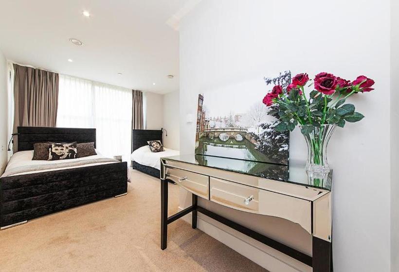 호텔 Pinnacle Apartments Central