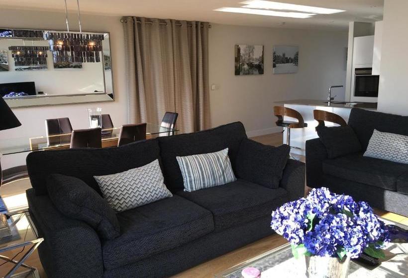 호텔 Pinnacle Apartments Central