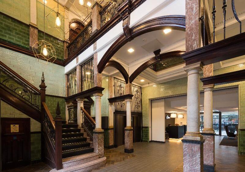 호텔 Roomzzz Manchester Victoria