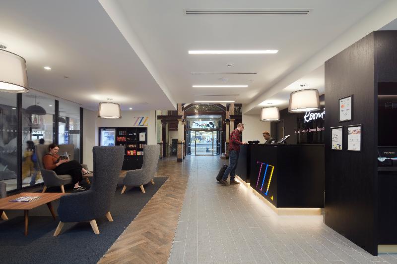 호텔 Roomzzz Manchester Victoria