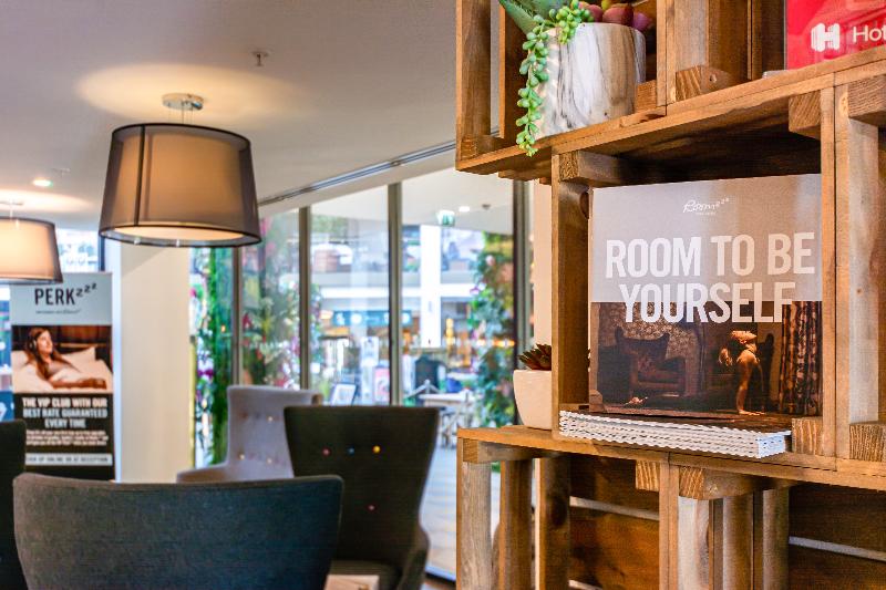 호텔 Roomzzz Manchester Victoria