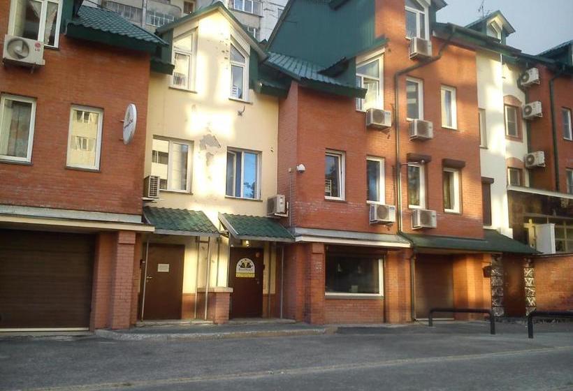 בית מלון כפרי Royal Hostel 905