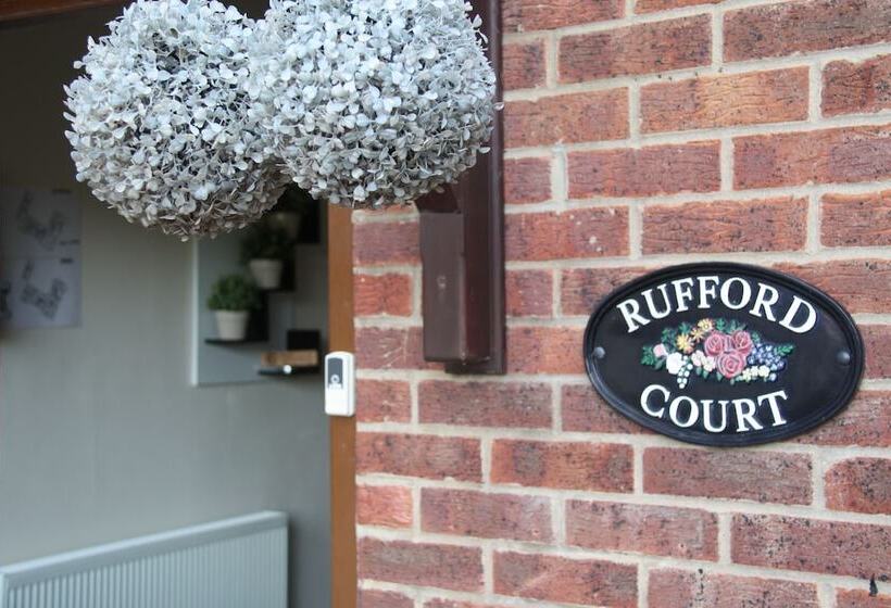 בית מלון כפרי Rufford Court