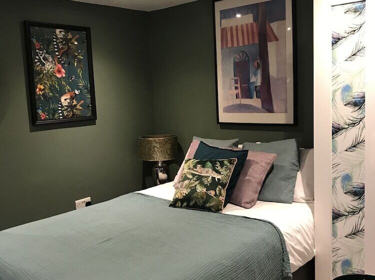 Отель Skyline Guesthouse