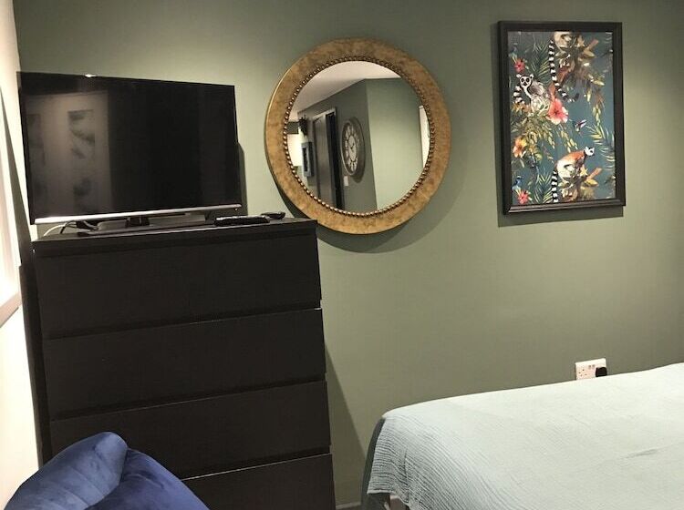 Отель Skyline Guesthouse