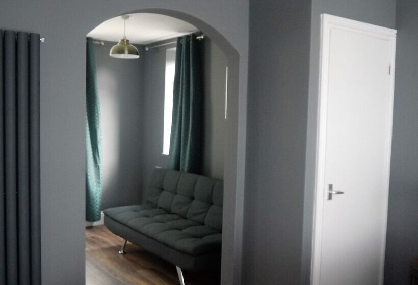 Отель Skyline Guesthouse