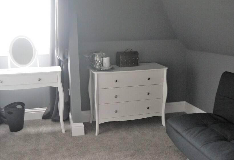 Отель Skyline Guesthouse