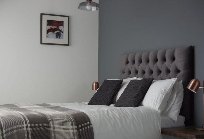 Отель Skyline Guesthouse