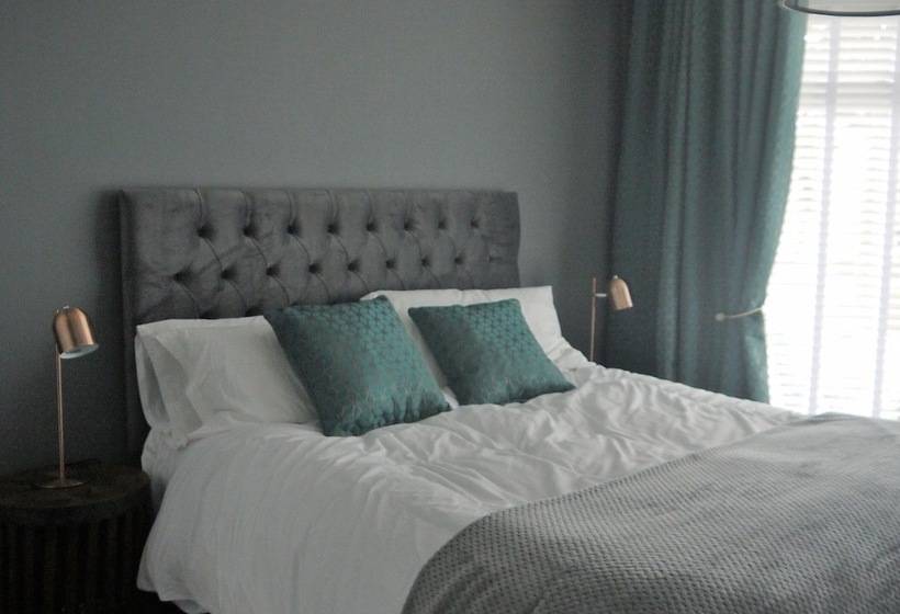 Отель Skyline Guesthouse