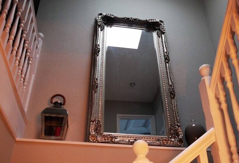 Отель Skyline Guesthouse