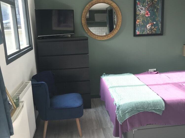 Отель Skyline Guesthouse