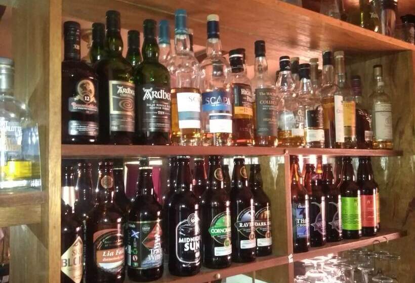 Отель Strathy Inn