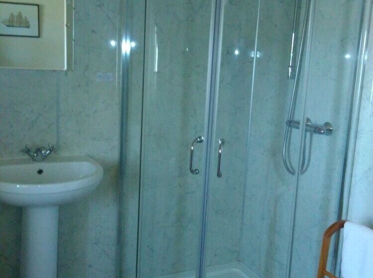 Отель Strathy Inn