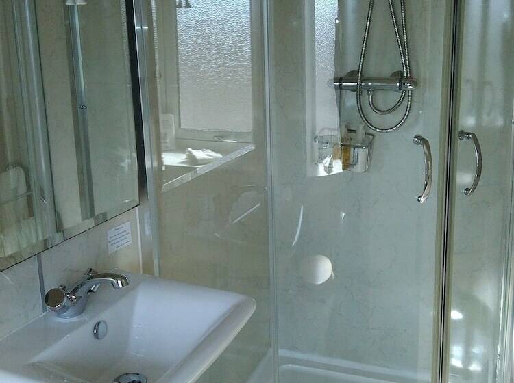 Отель Strathy Inn