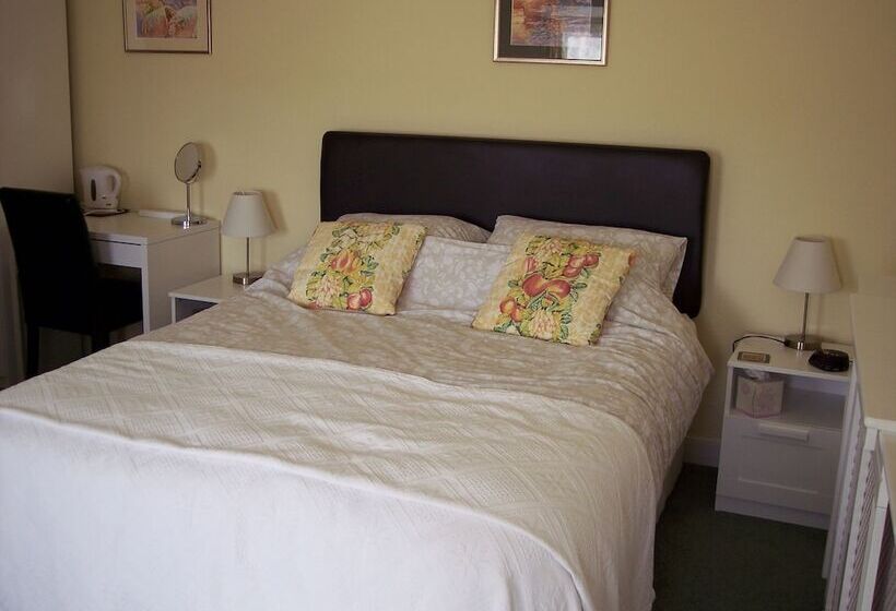 Отель Strathy Inn