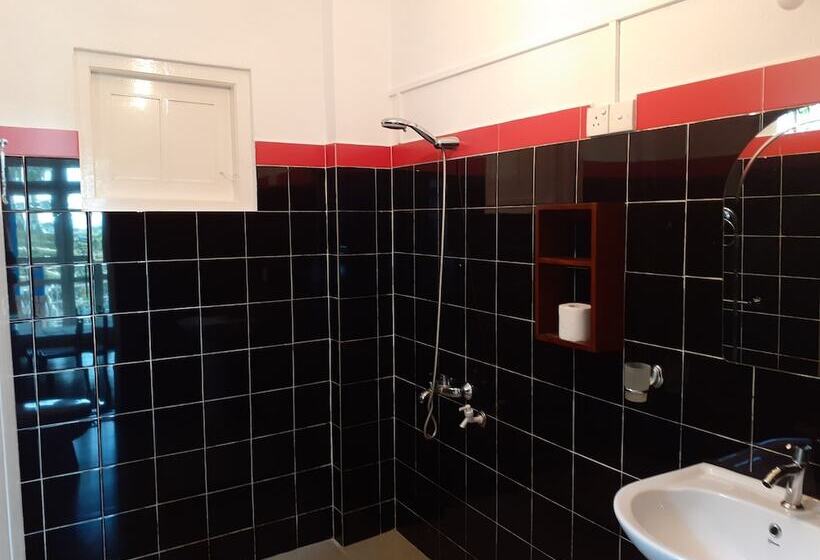 Отель The Change