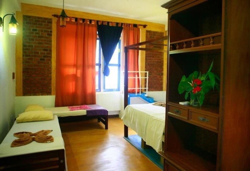 Отель The Change