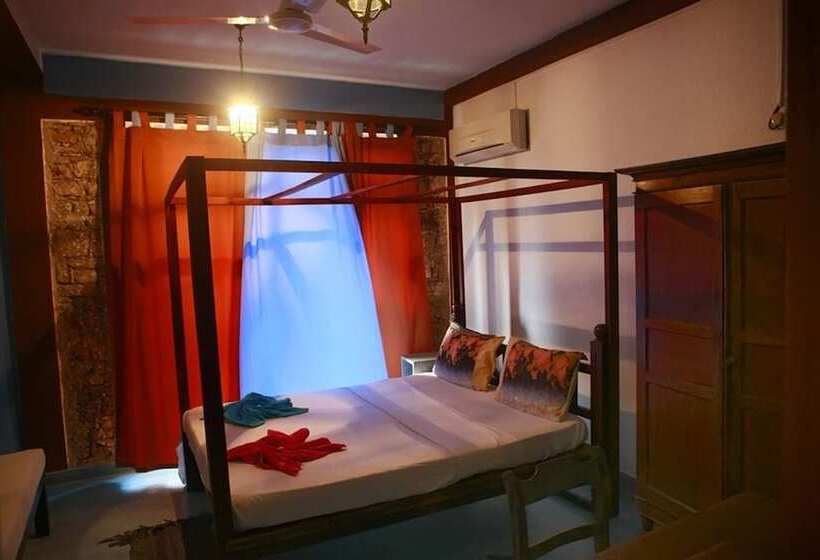 Отель The Change