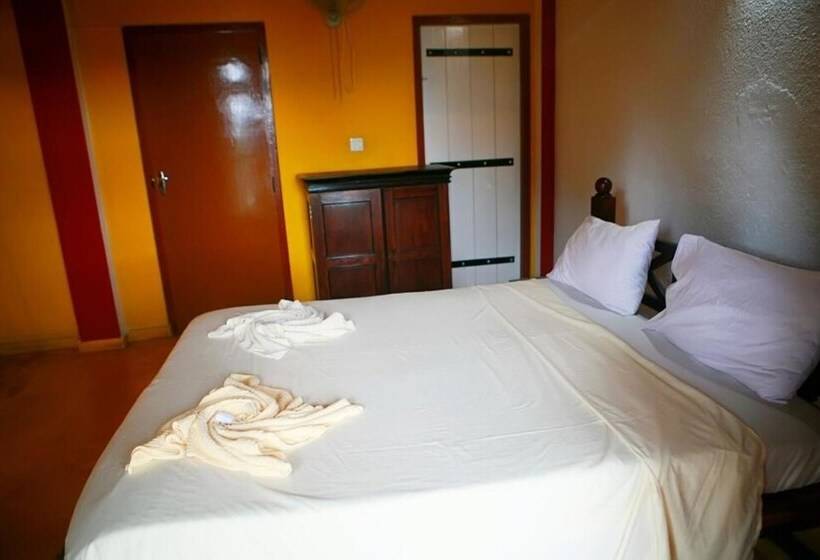 Отель The Change