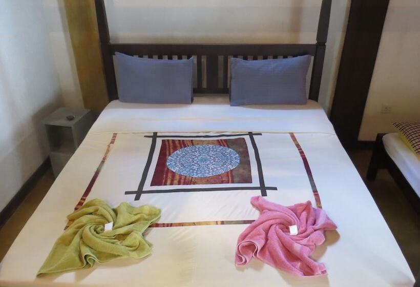 Отель The Change