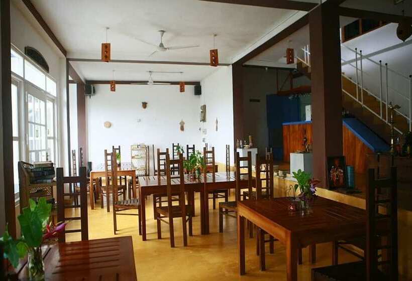 Отель The Change