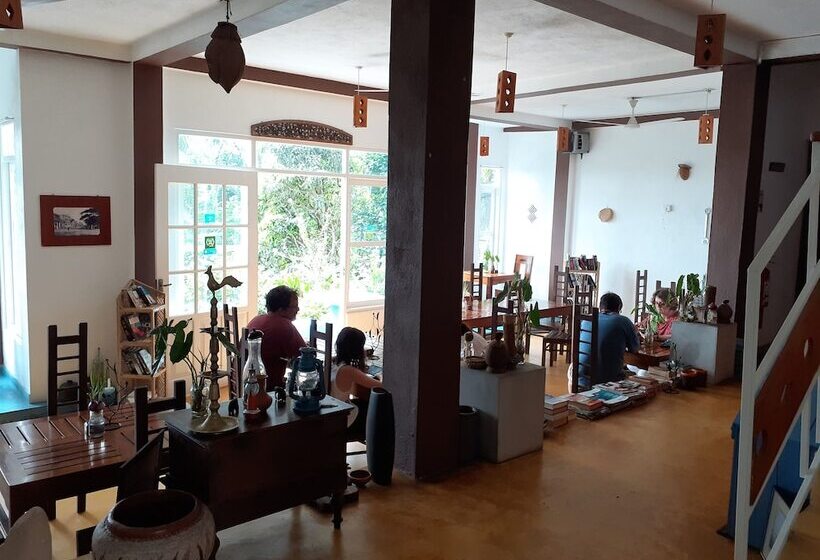 Отель The Change