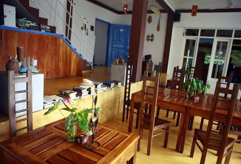 Отель The Change