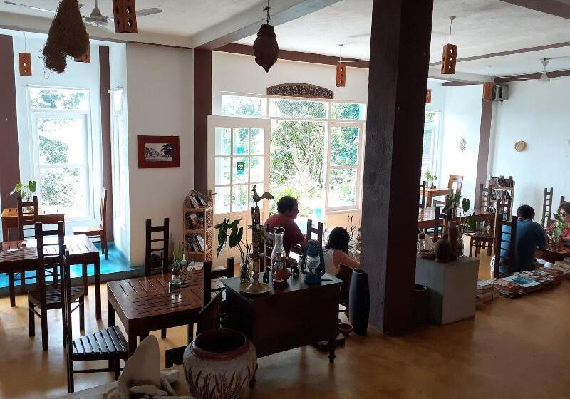 Отель The Change