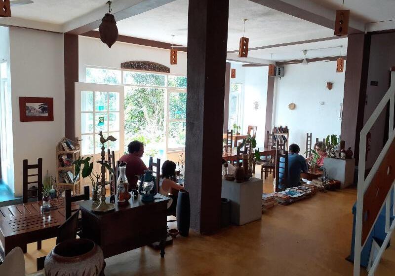 Отель The Change