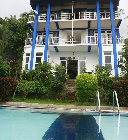 Отель The Change