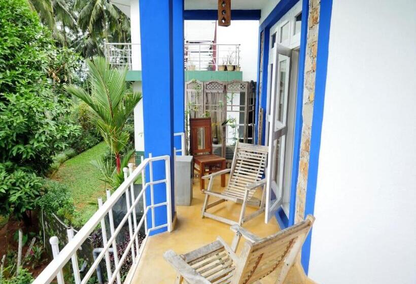 Отель The Change