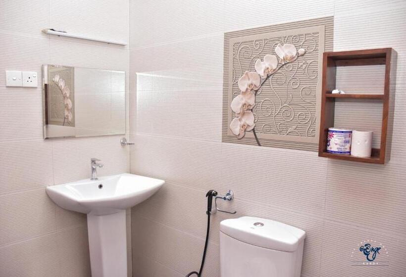 Отель The Change