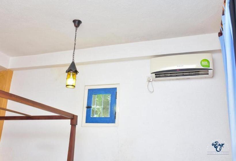 Отель The Change