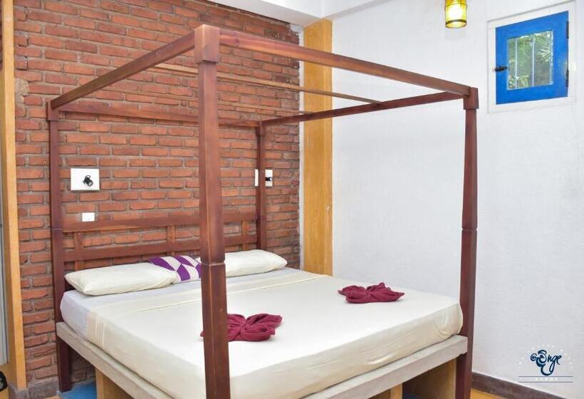 Отель The Change