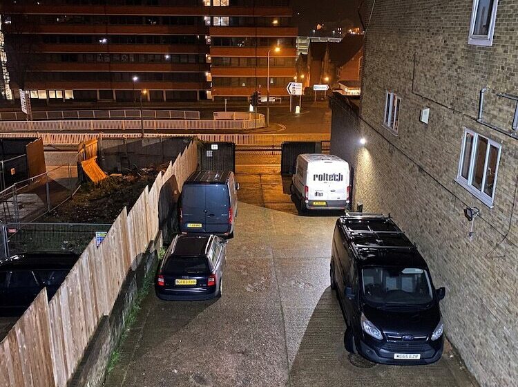 فندق The Charles