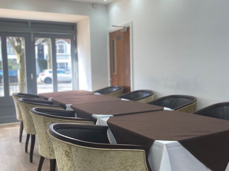 فندق The Charles