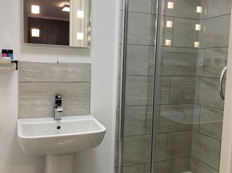 فندق The Charles