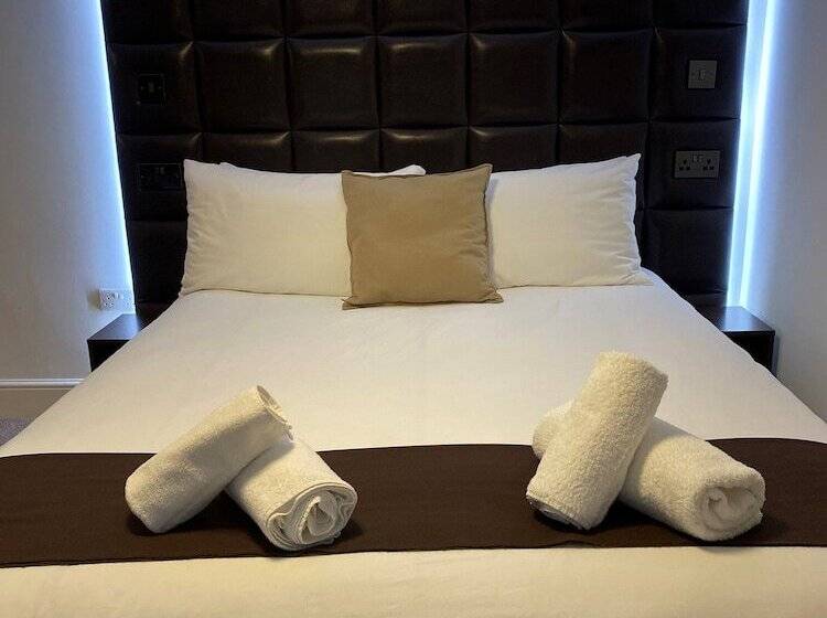 فندق The Charles