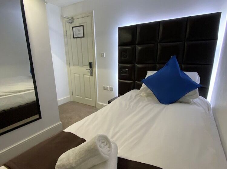 فندق The Charles