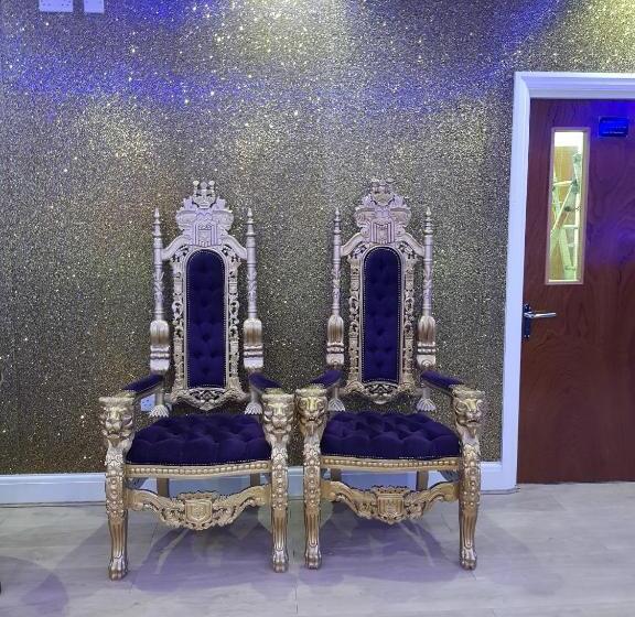 فندق The Charles