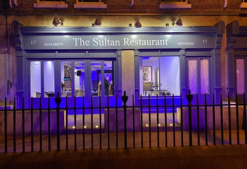 فندق The Charles