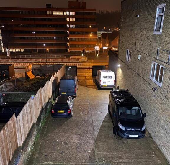 فندق The Charles