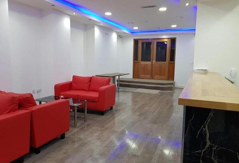 فندق The Charles