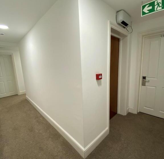 فندق The Charles