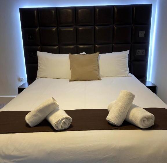 فندق The Charles