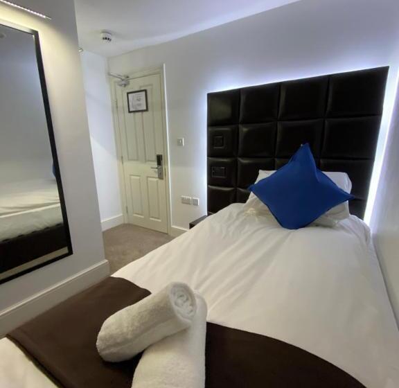 فندق The Charles