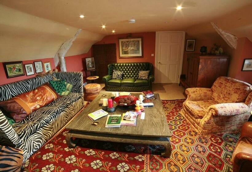 Отель The Covenstead