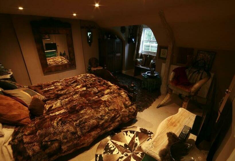 Отель The Covenstead