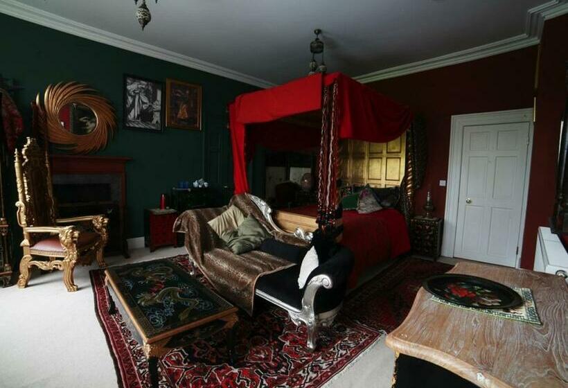 Отель The Covenstead