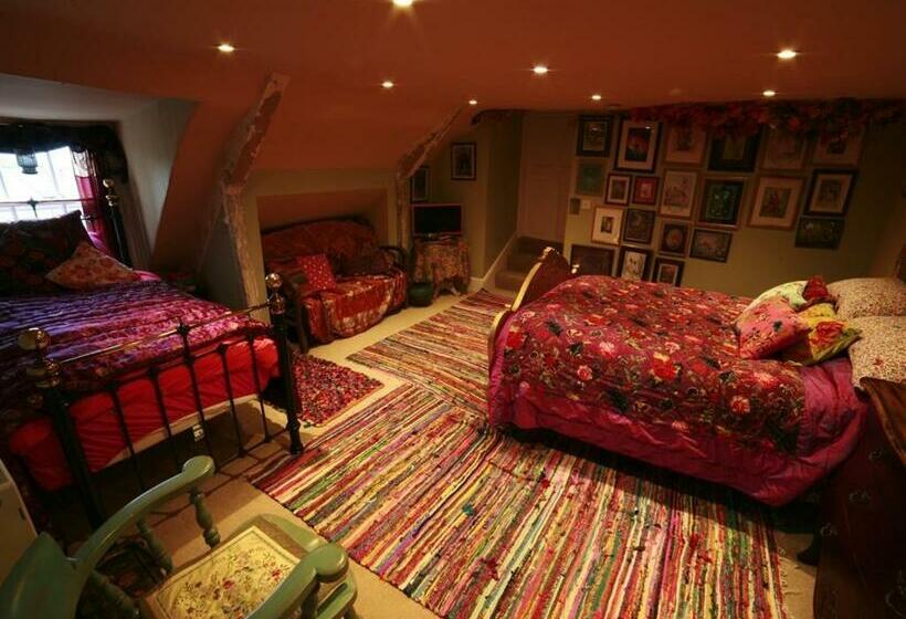 Отель The Covenstead